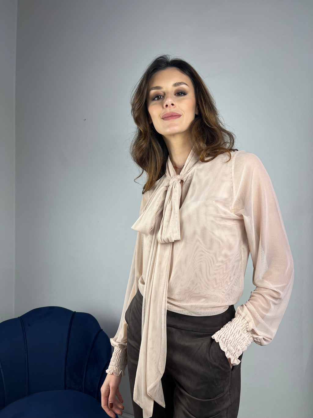 Camicia in tulle con fiocco