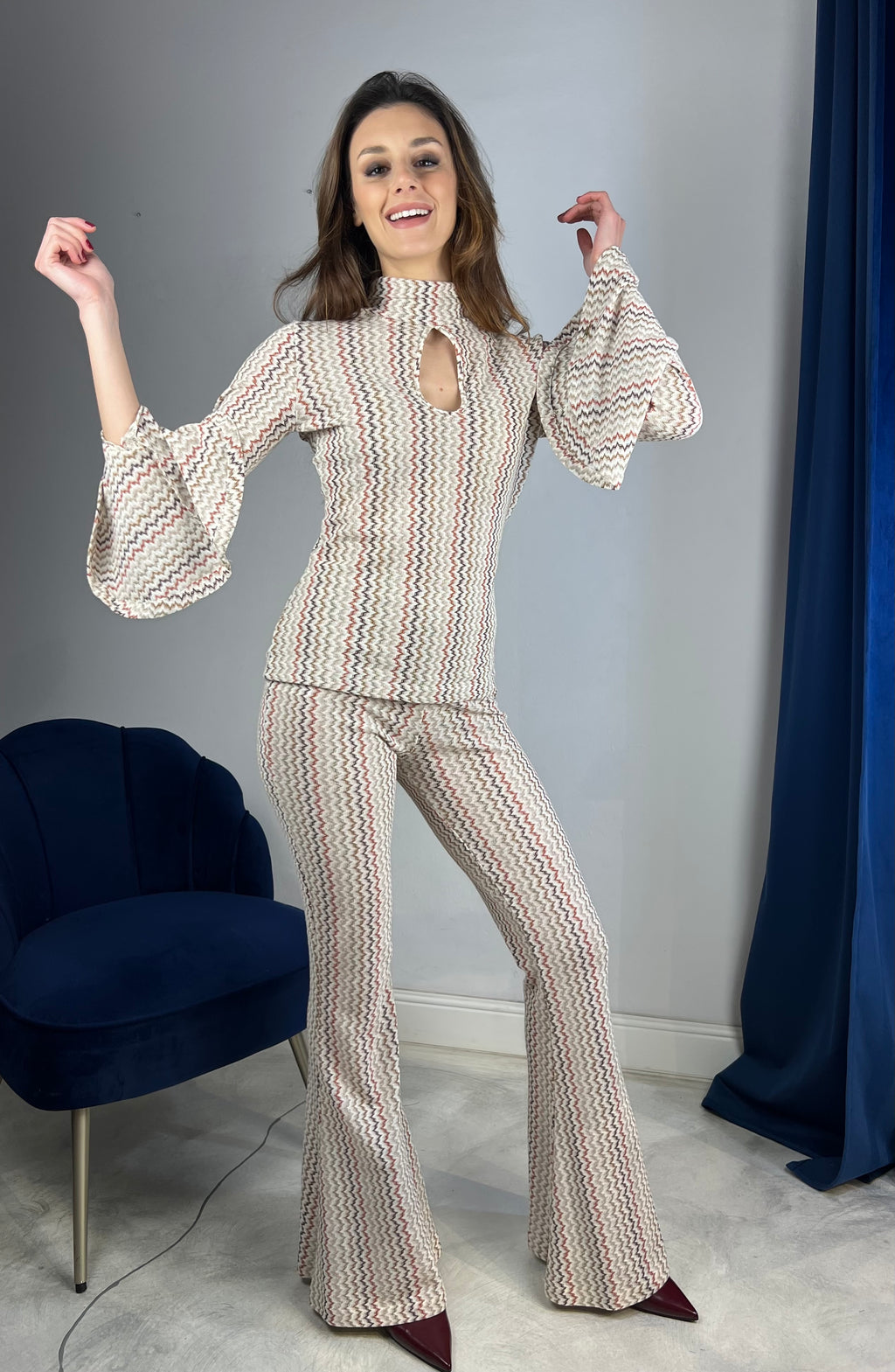 Pantalone a zampa completo