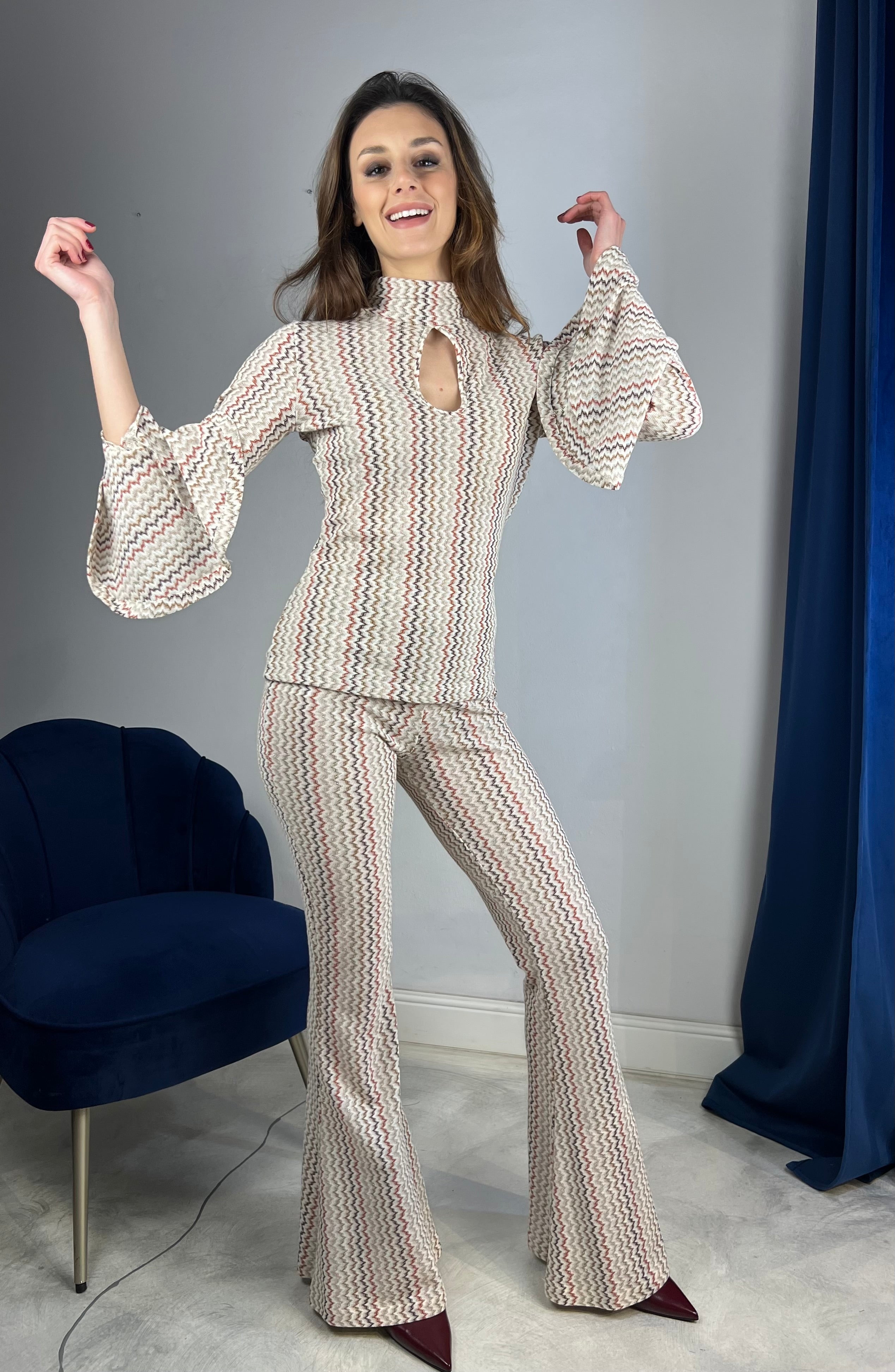 Pantalone a zampa completo