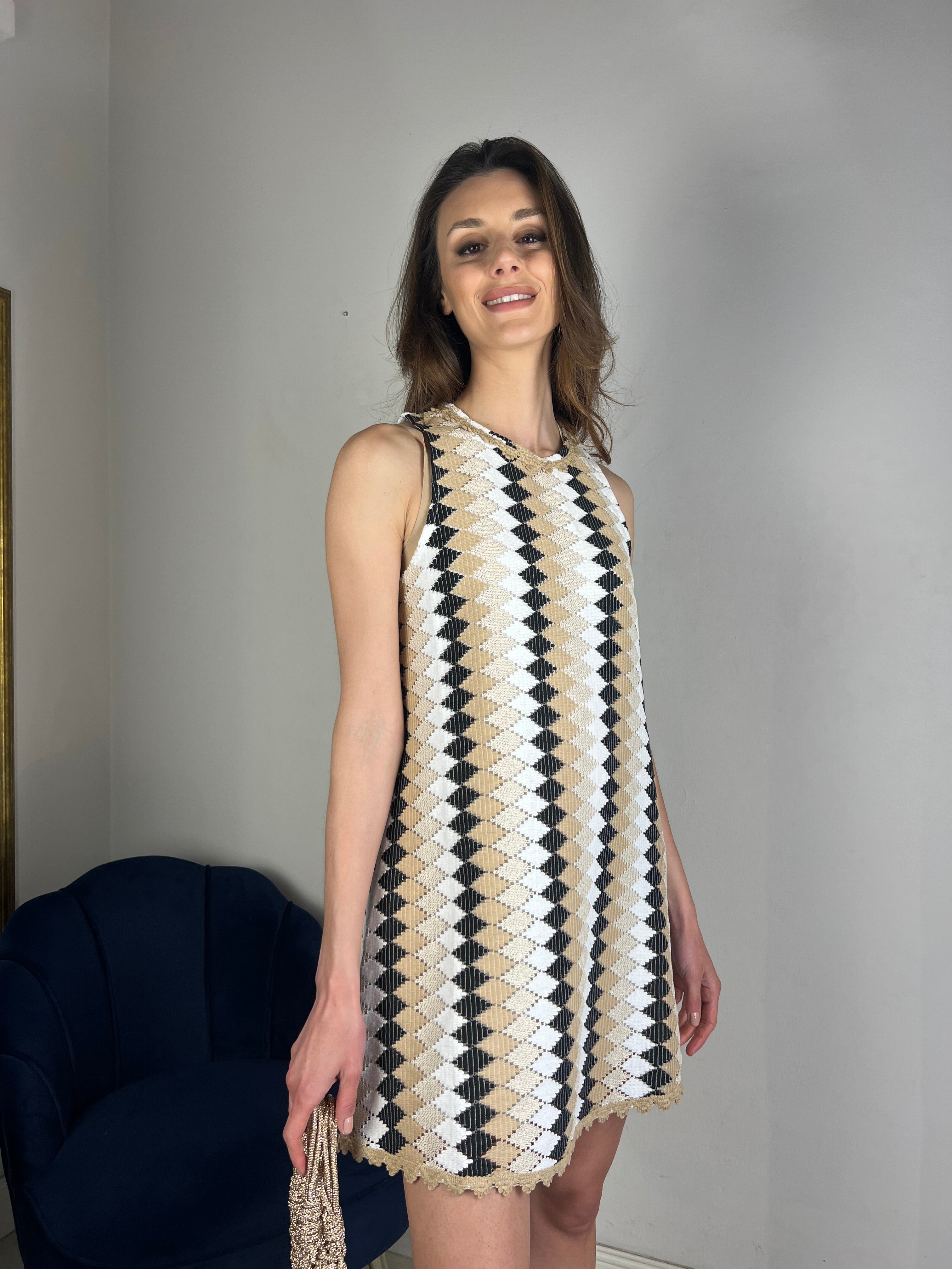 Abito corto a trapezio