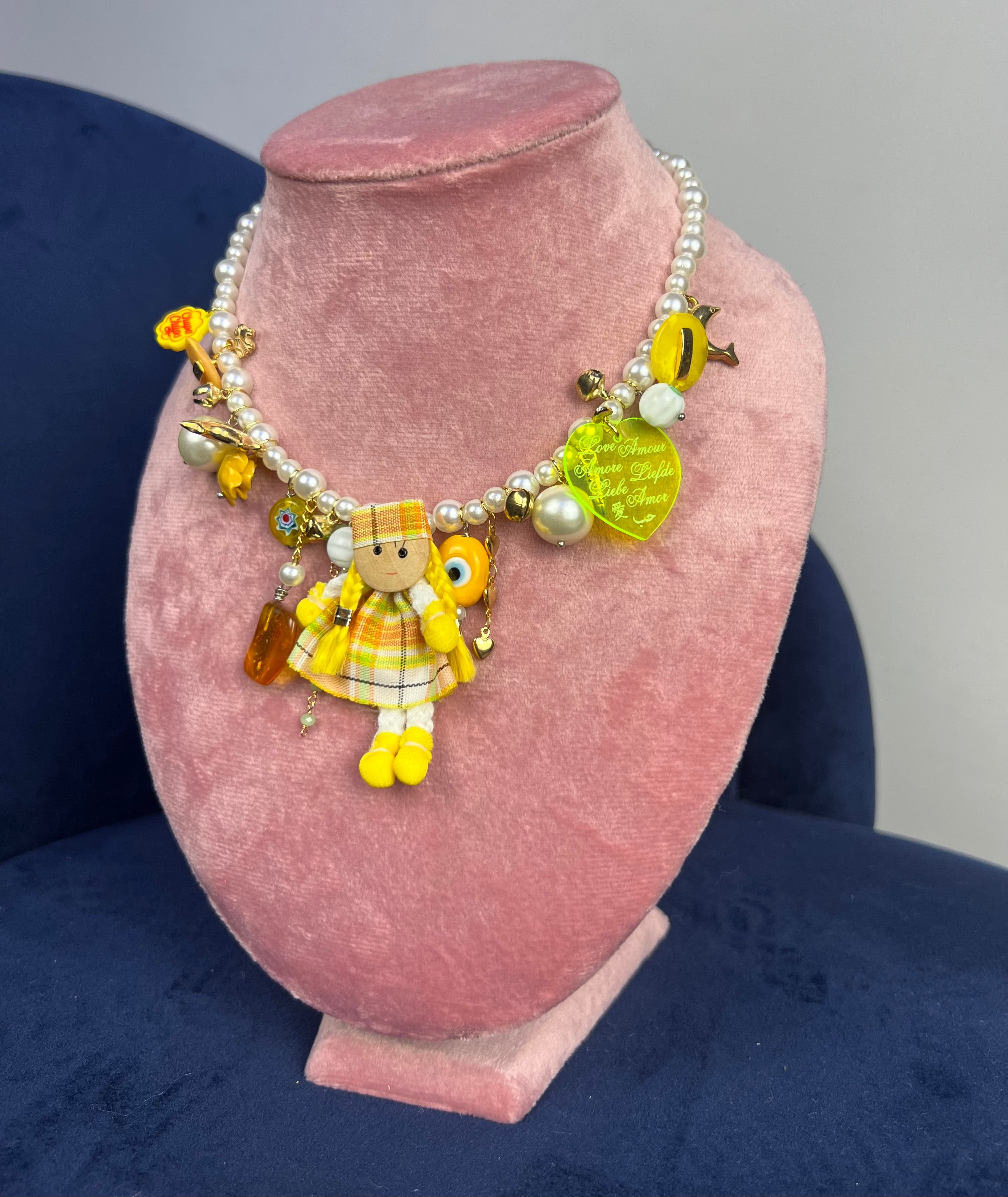 Collana con charms gialla