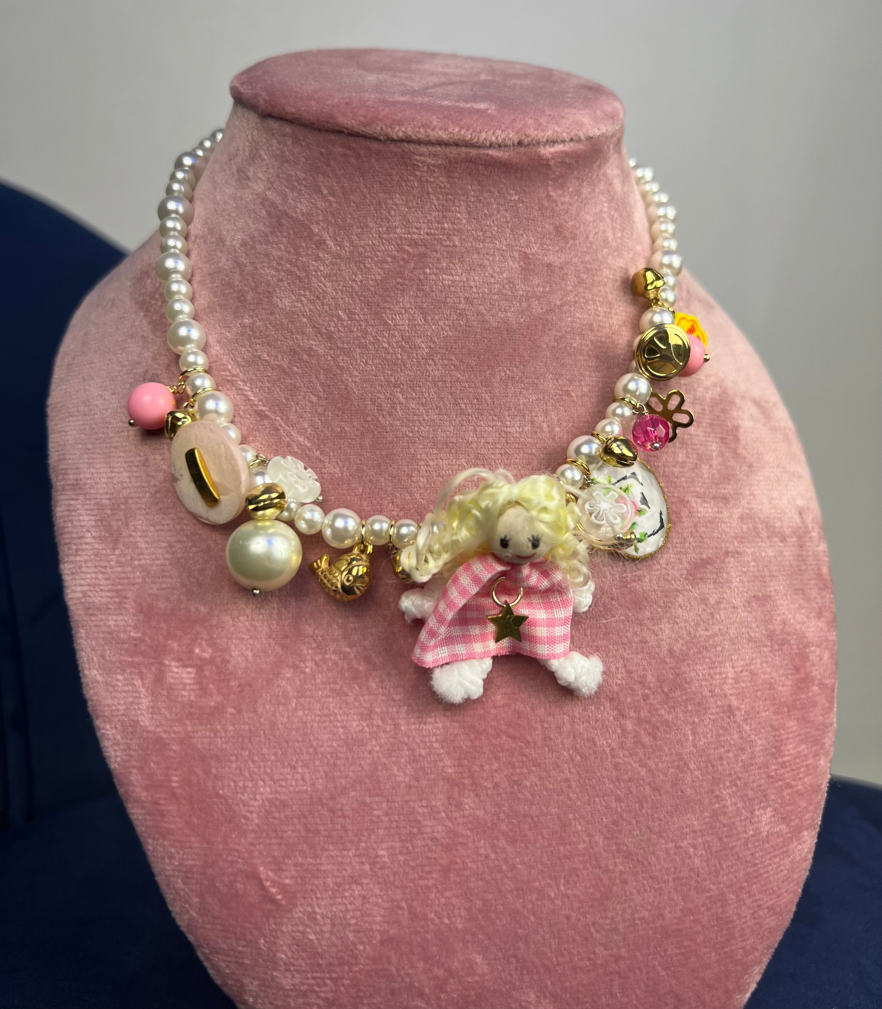 Collana con charms rosa