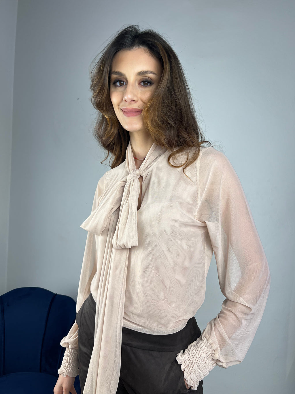 Camicia in tulle con fiocco