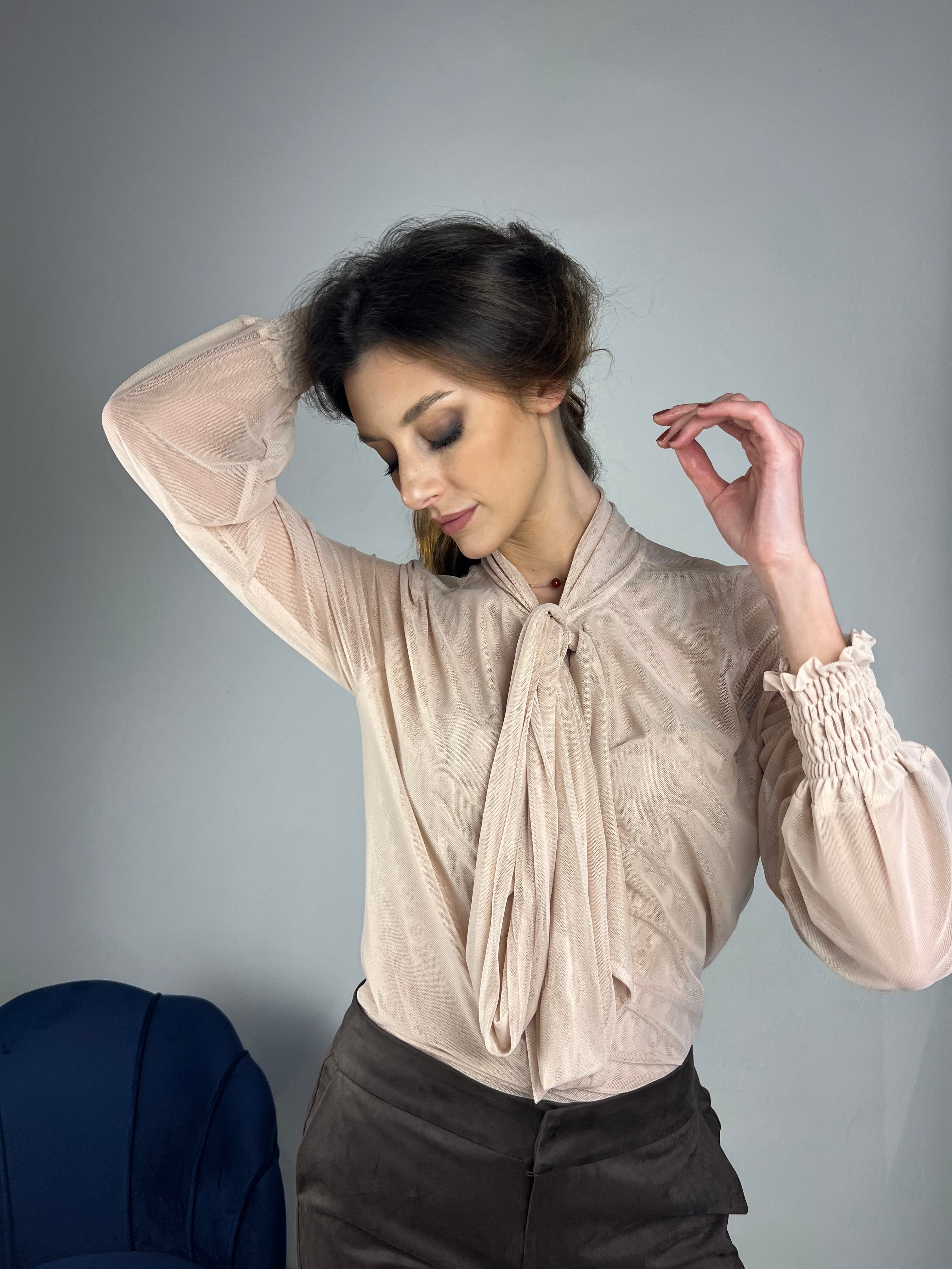 Camicia in tulle con fiocco