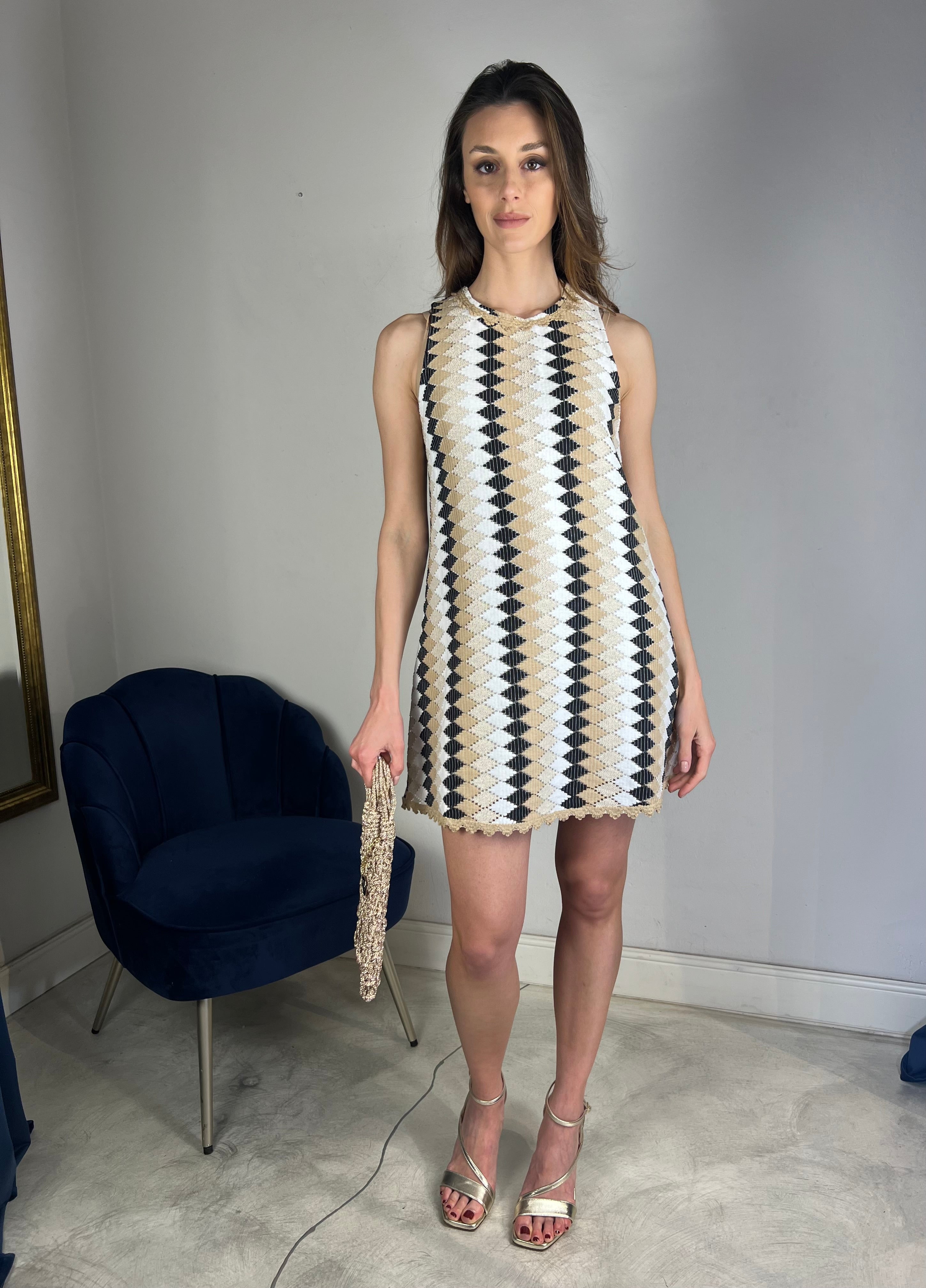 Abito corto a trapezio