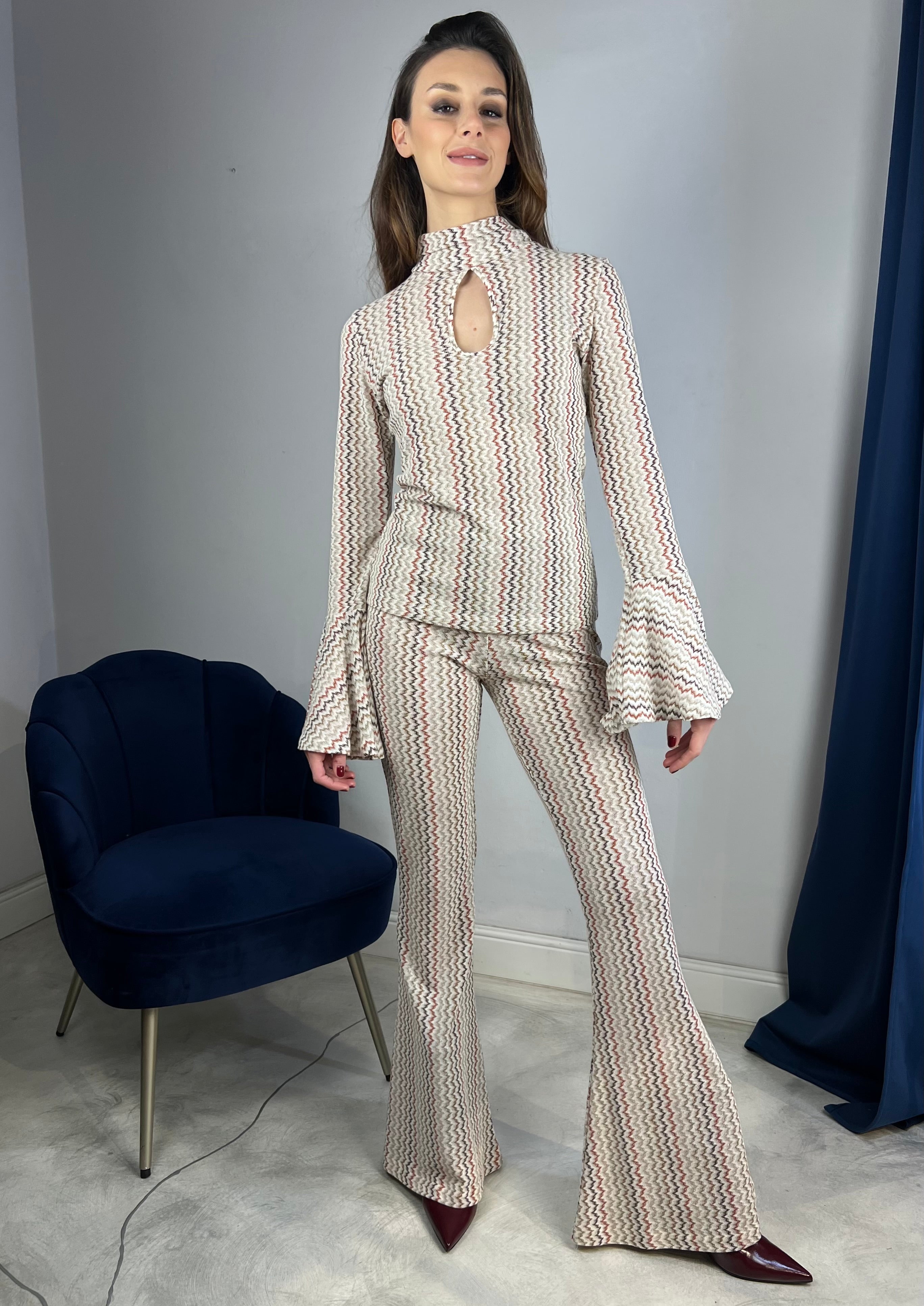 Pantalone a zampa completo