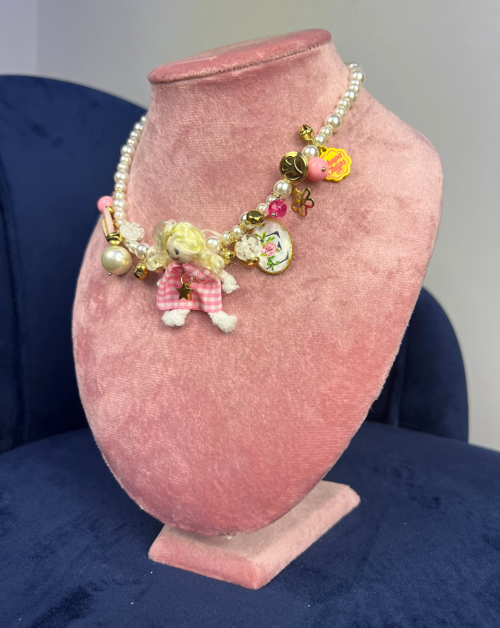 Collana con charms rosa
