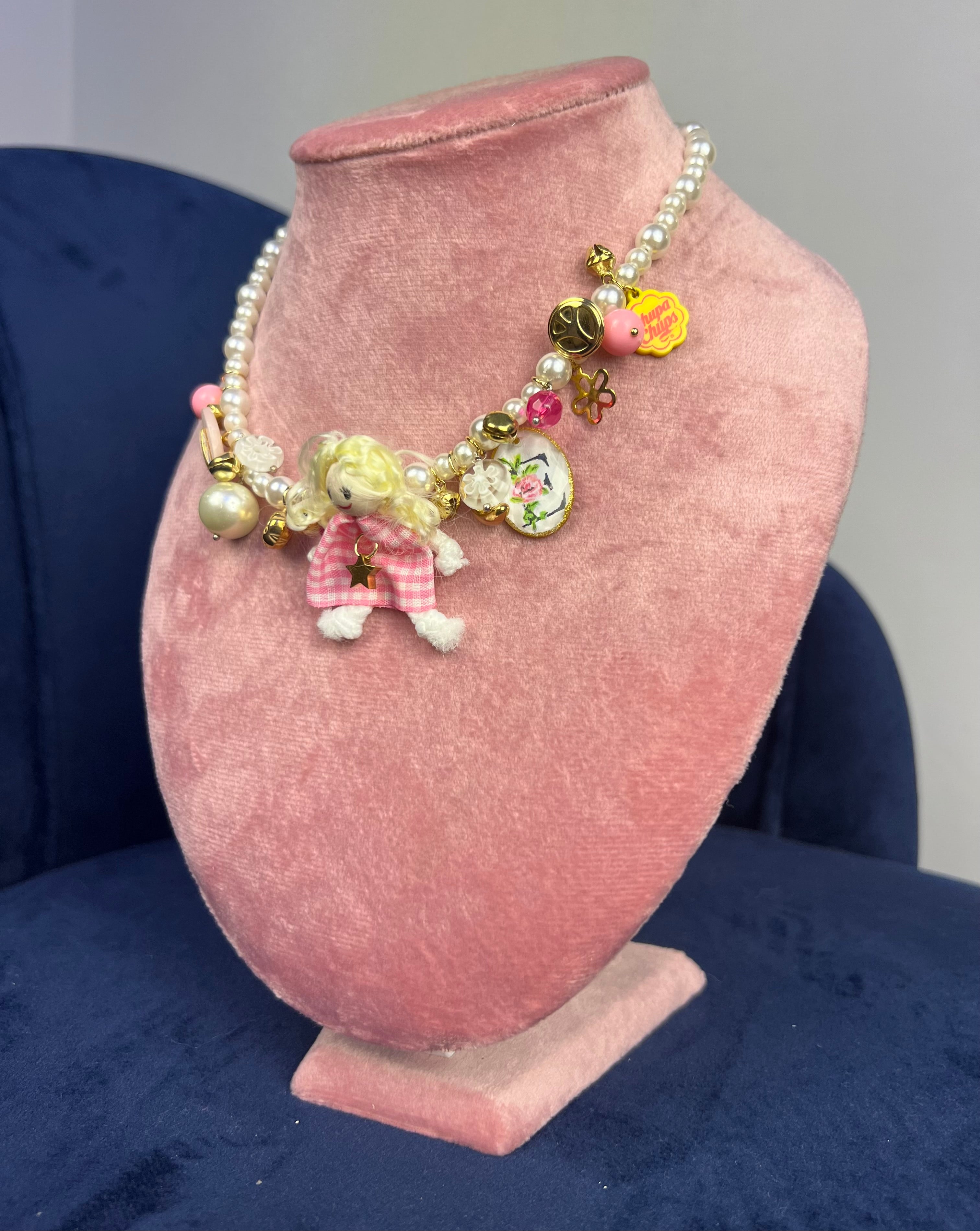 Collana con charms rosa