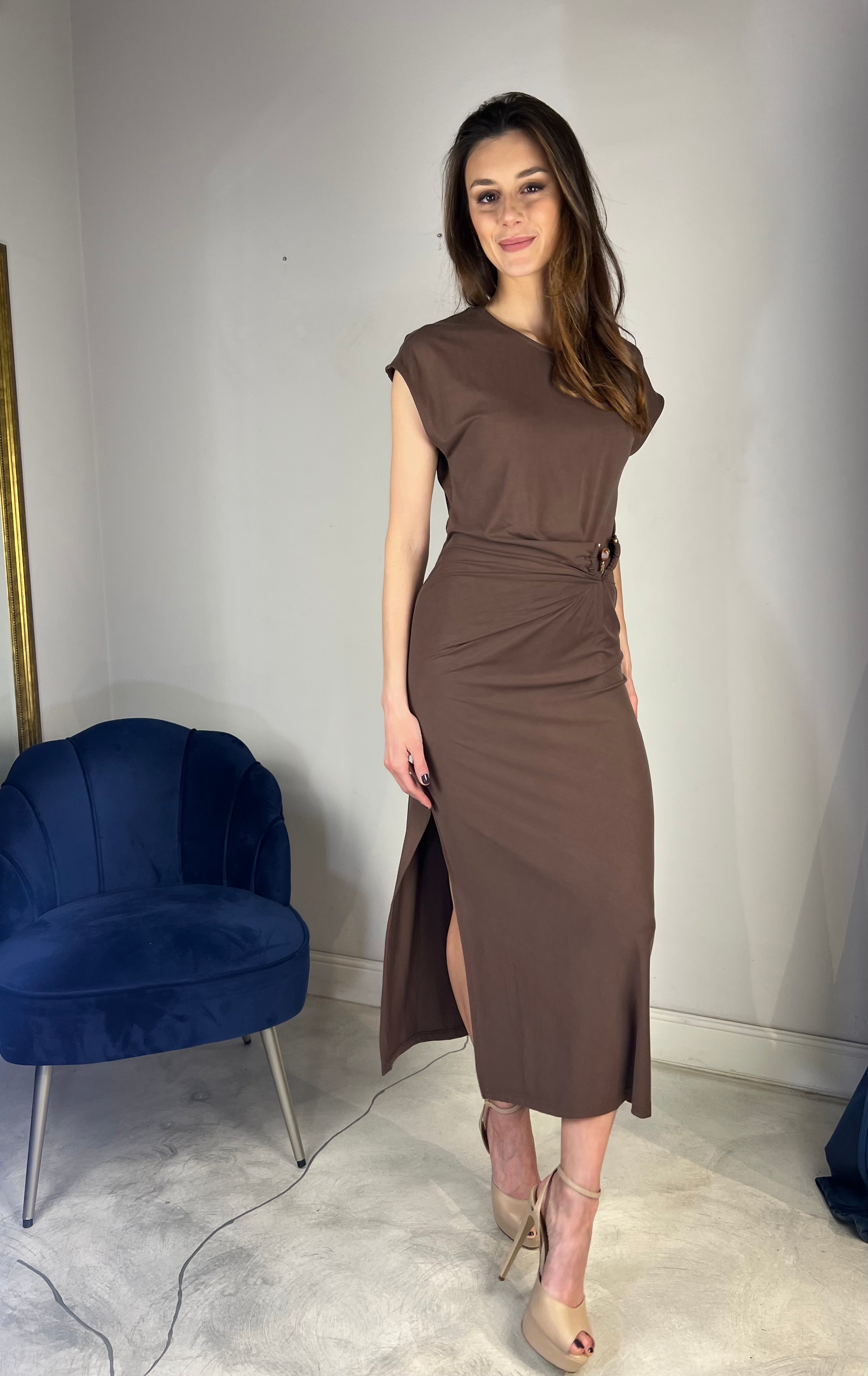 Abito midi con drappeggio