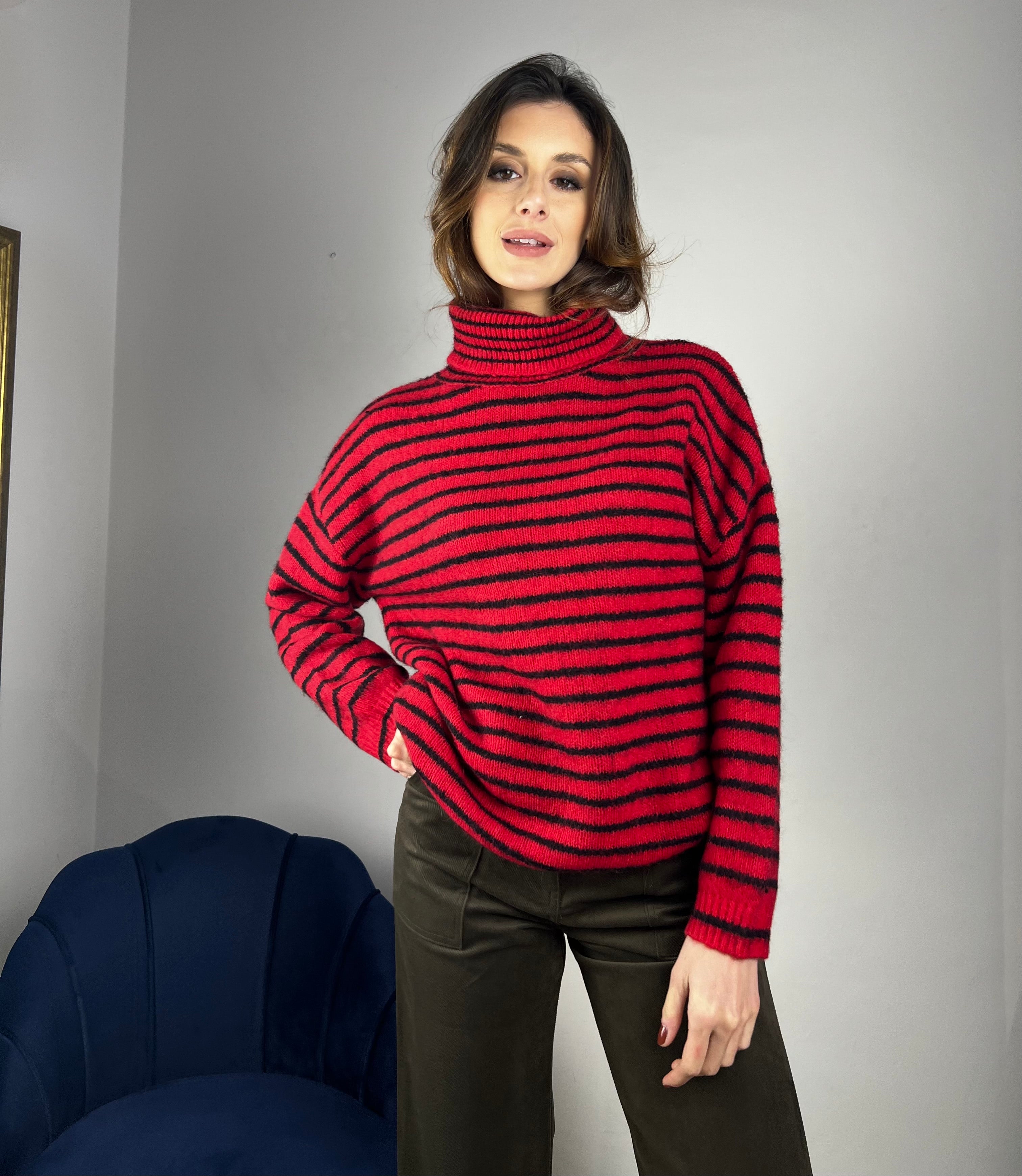 Maglia rossa a righe nere