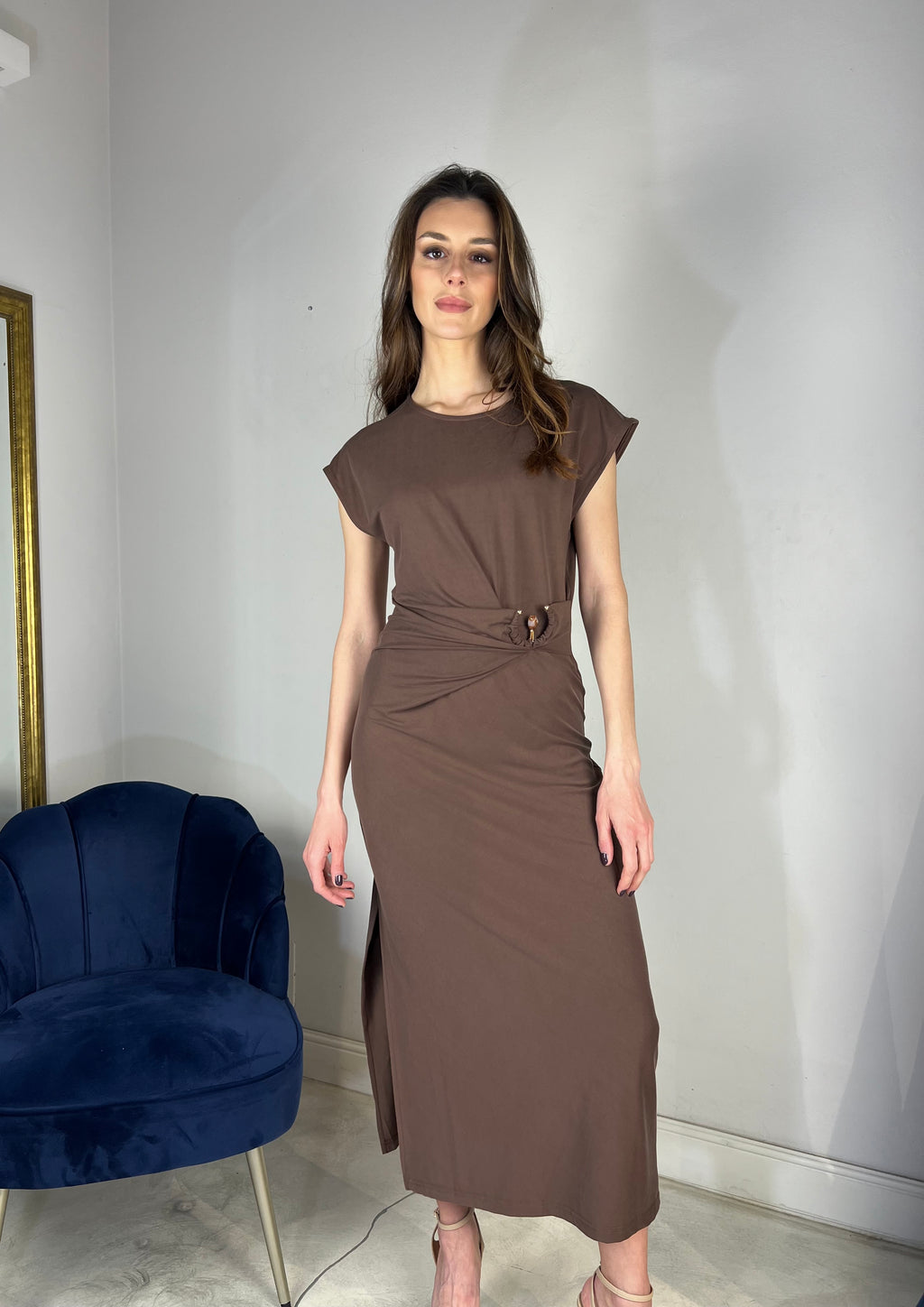 Abito midi con drappeggio