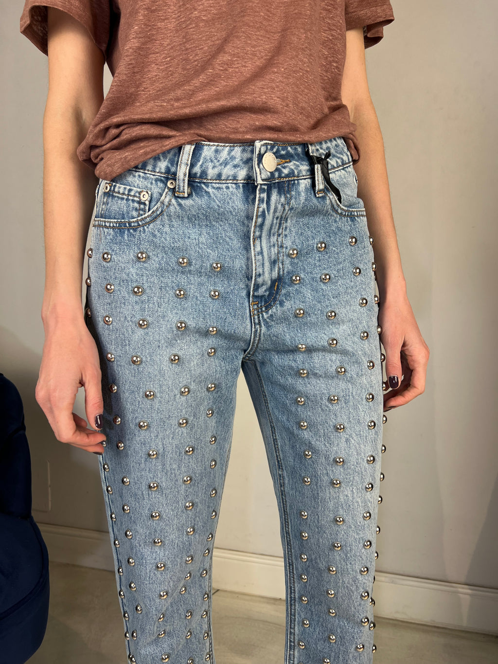 Jeans con borchie