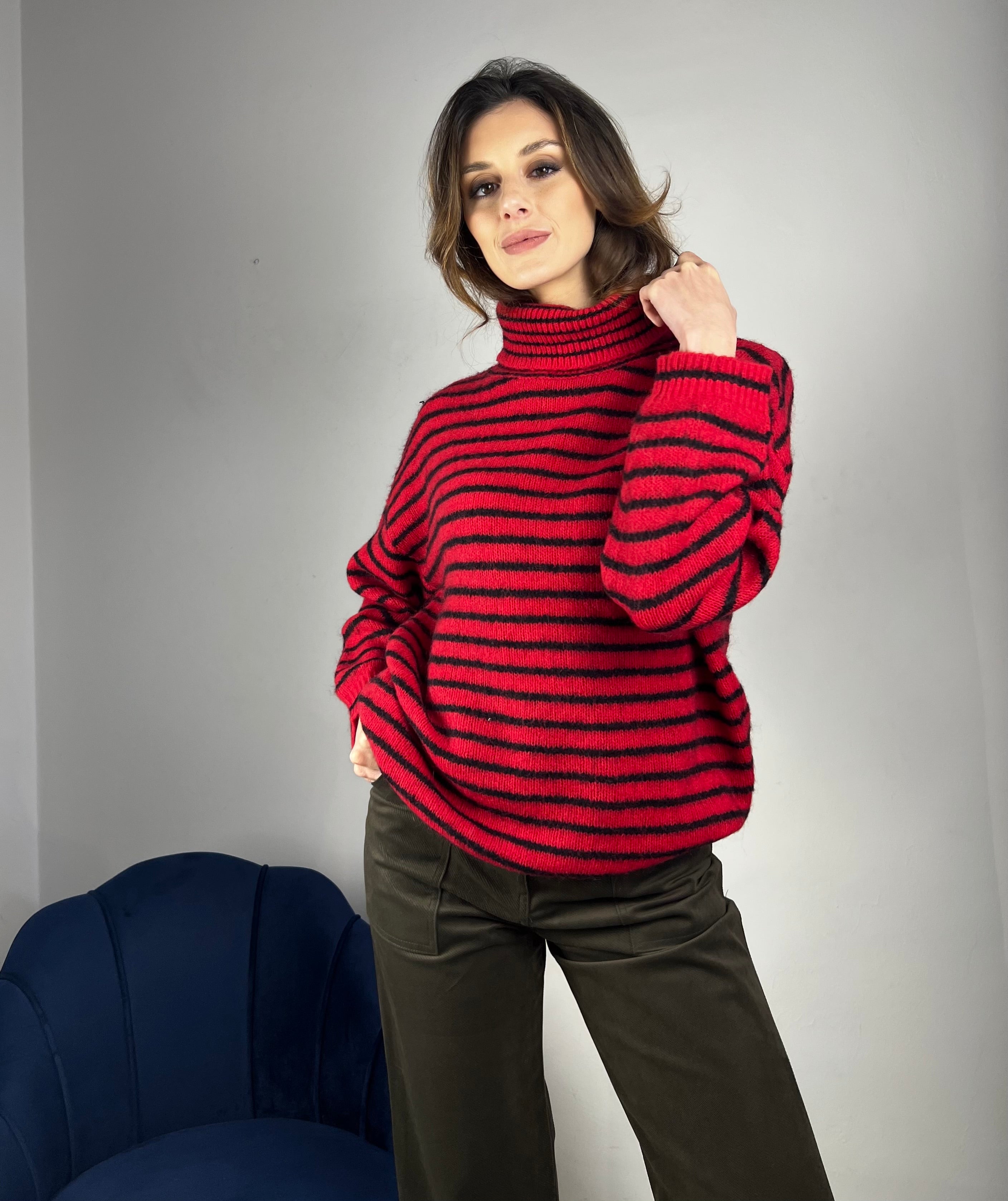 Maglia rossa a righe nere