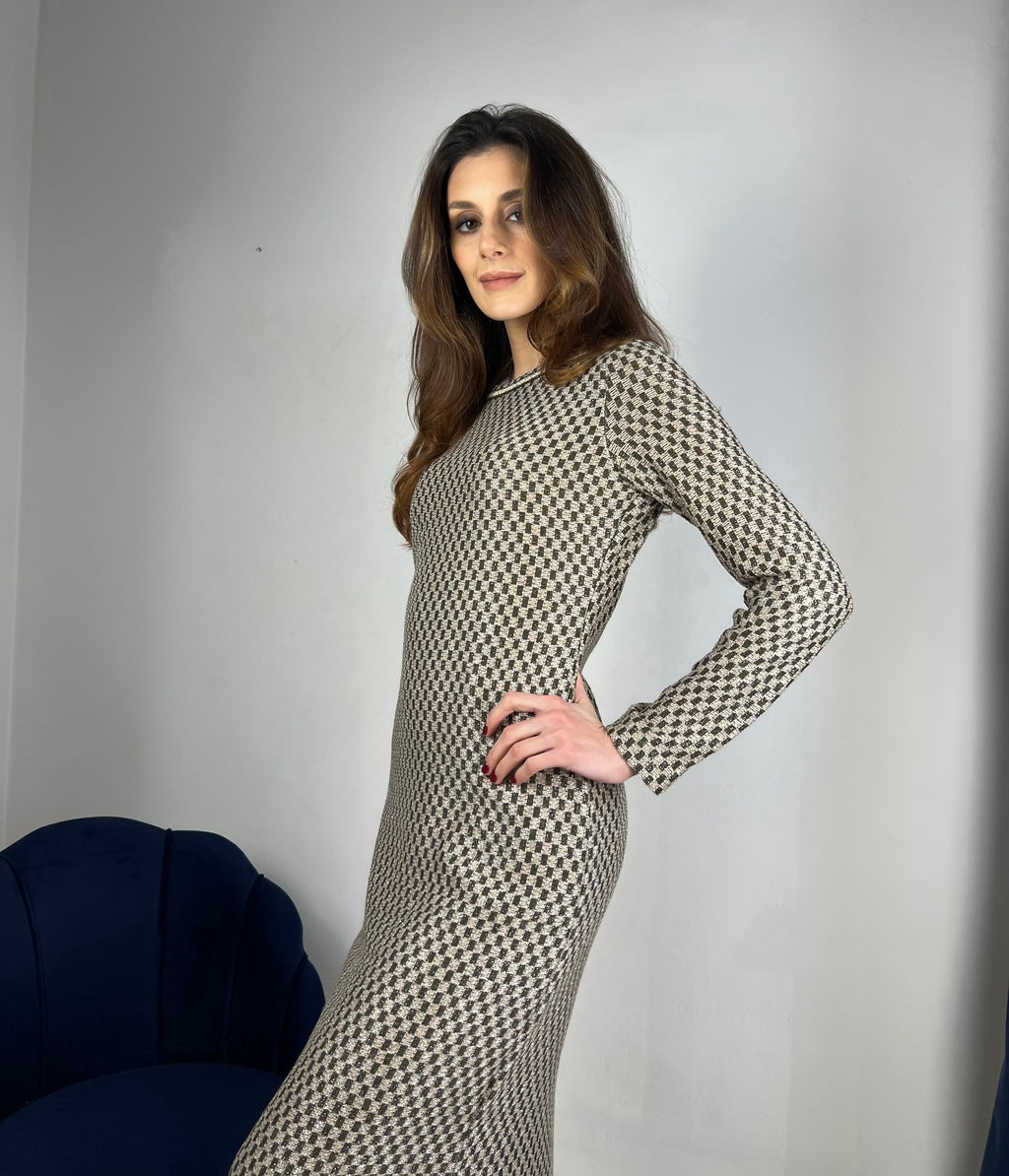 Abito lungo a quadretti