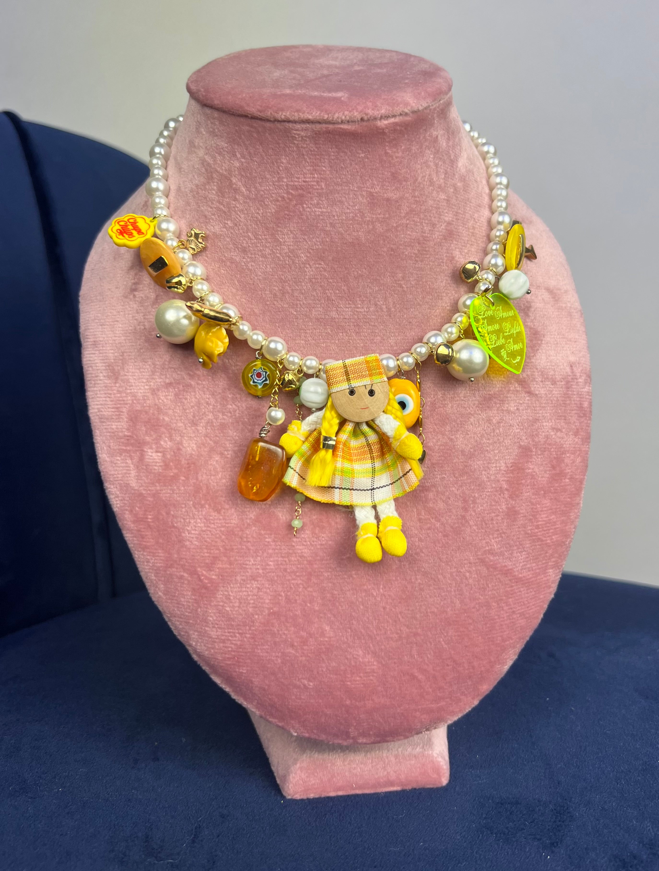 Collana con charms gialla