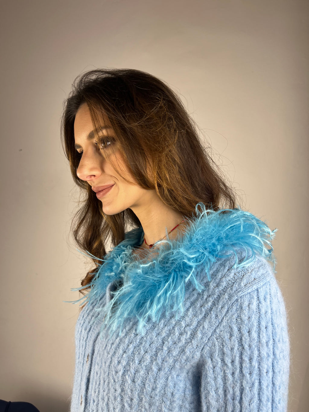 Maglia turchese con piume