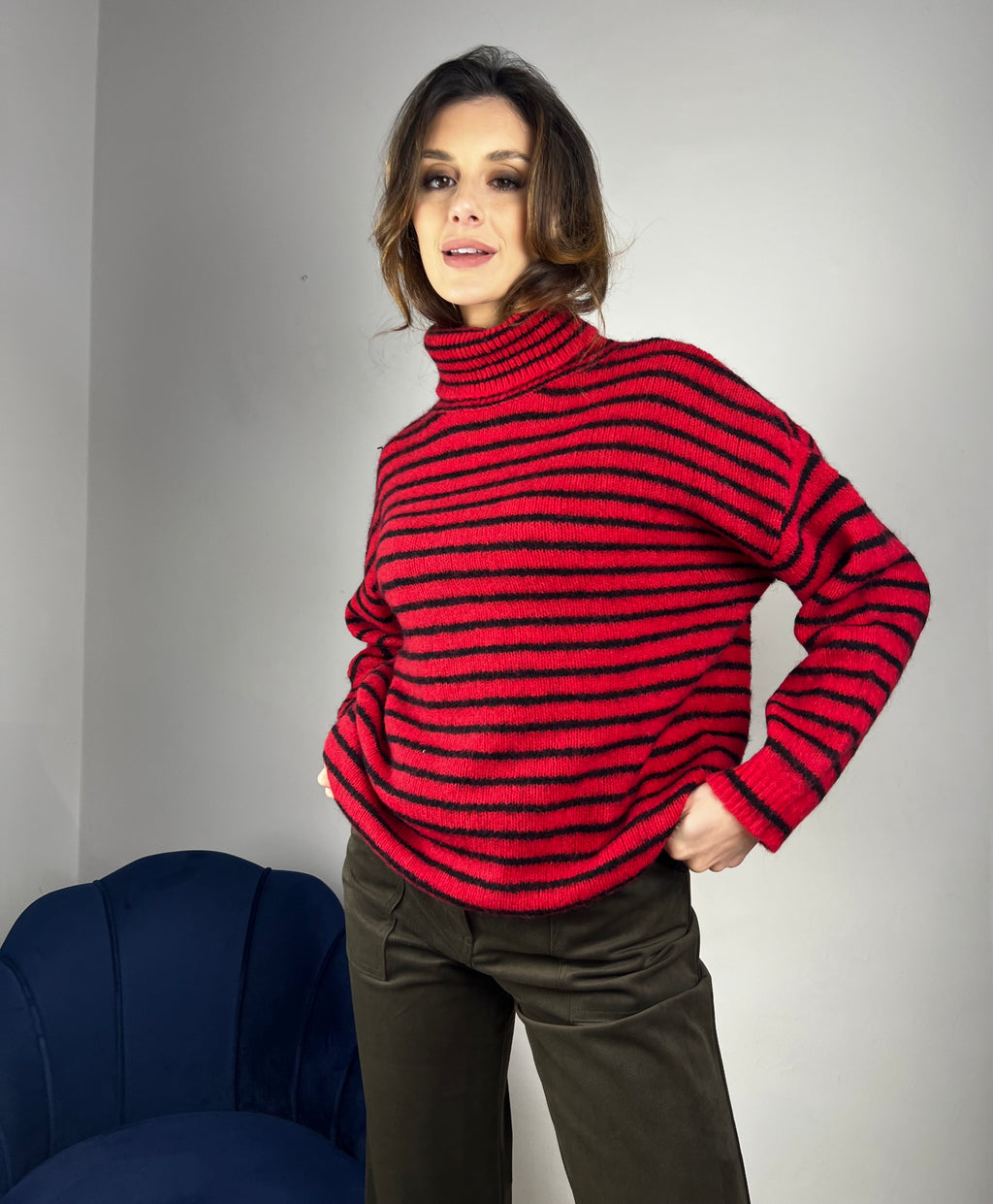 Maglia rossa a righe nere