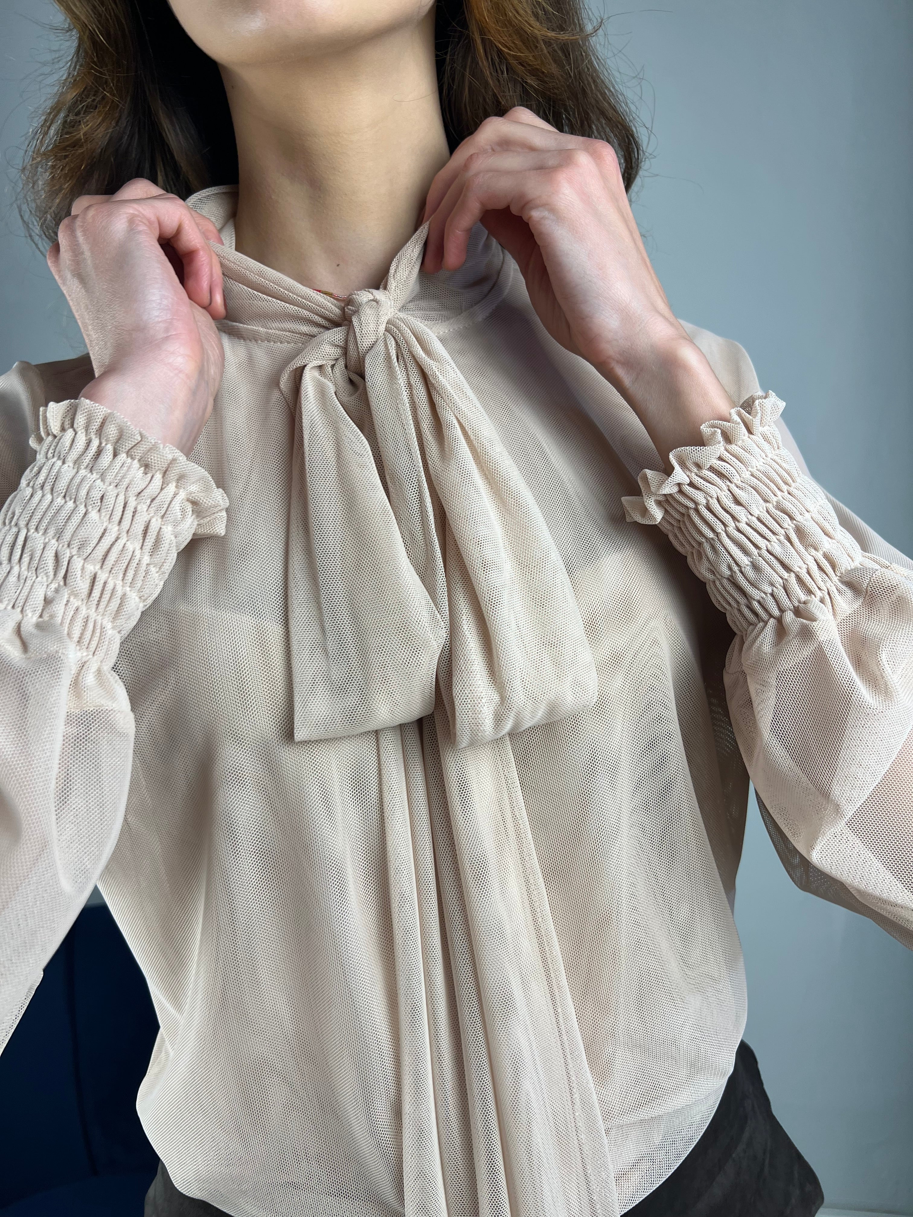 Camicia in tulle con fiocco