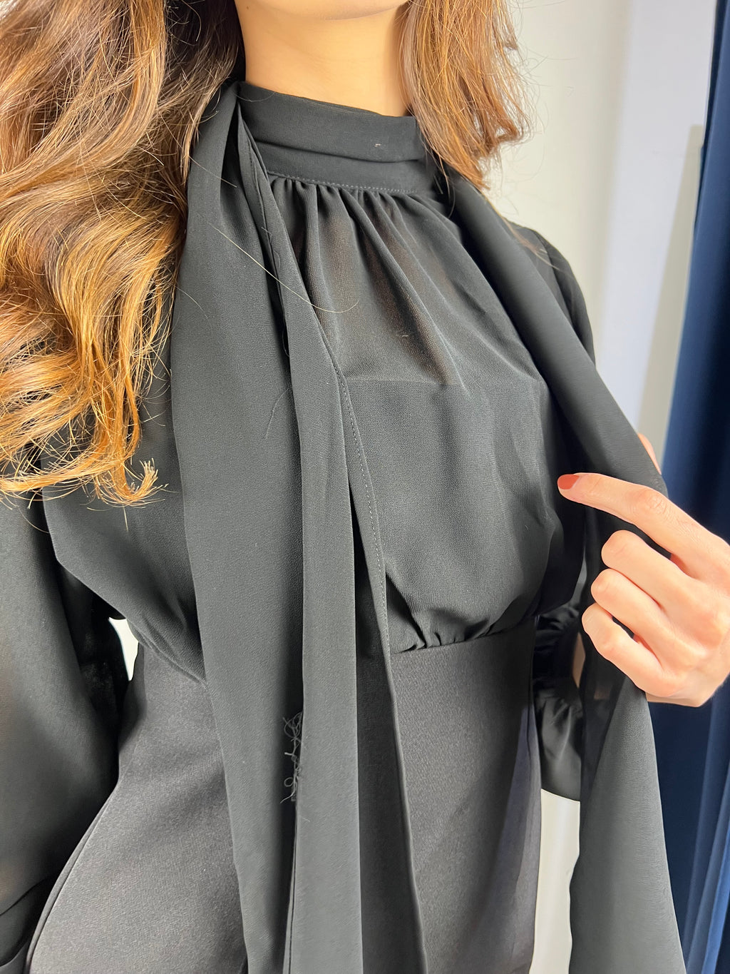 Abito corto con foulard