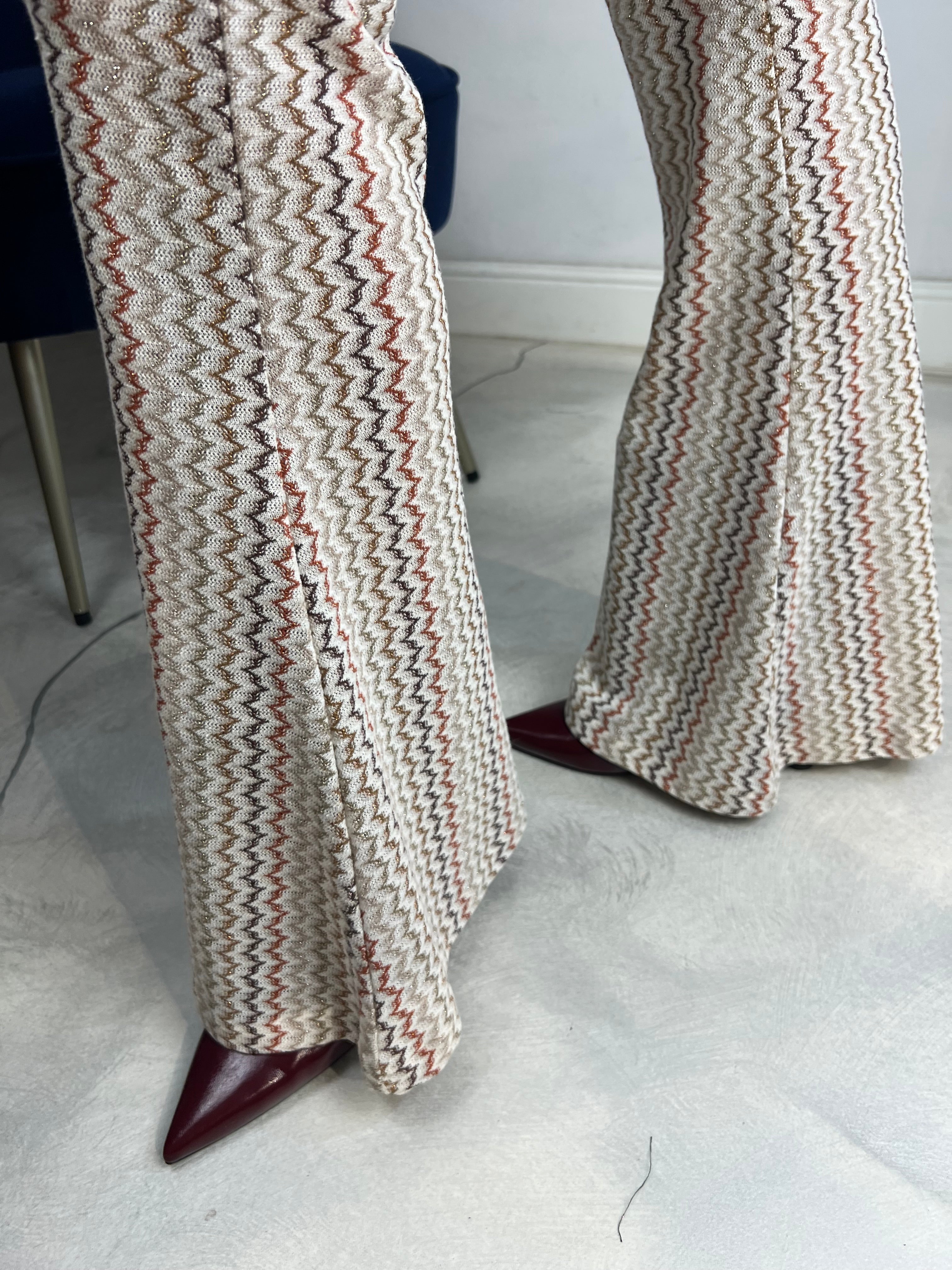 Pantalone a zampa completo